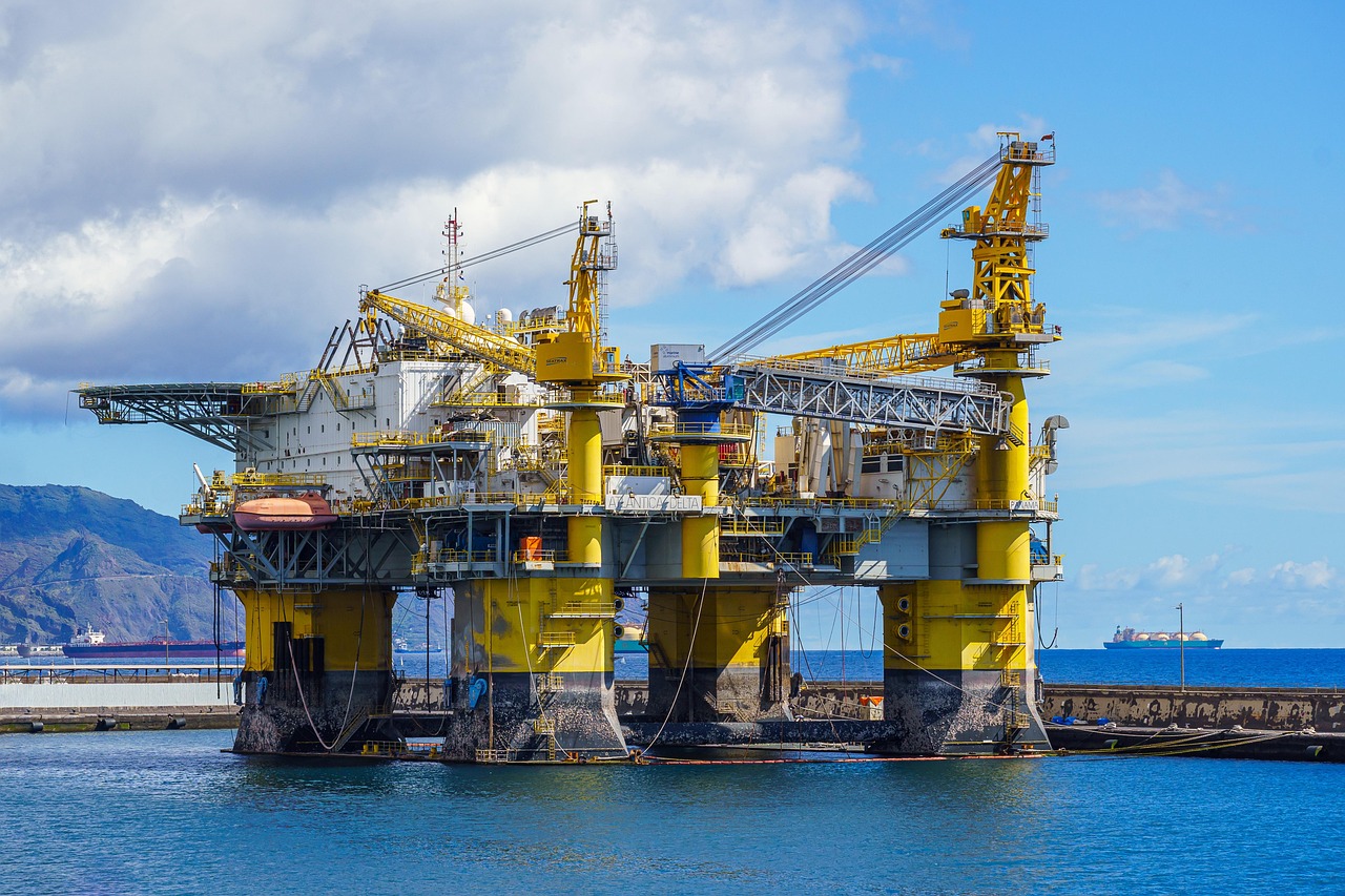 oil production platform, colossus, technology, repair, inspection, nature, maintenance, oil production, santa cruz, water, sea, tenerife